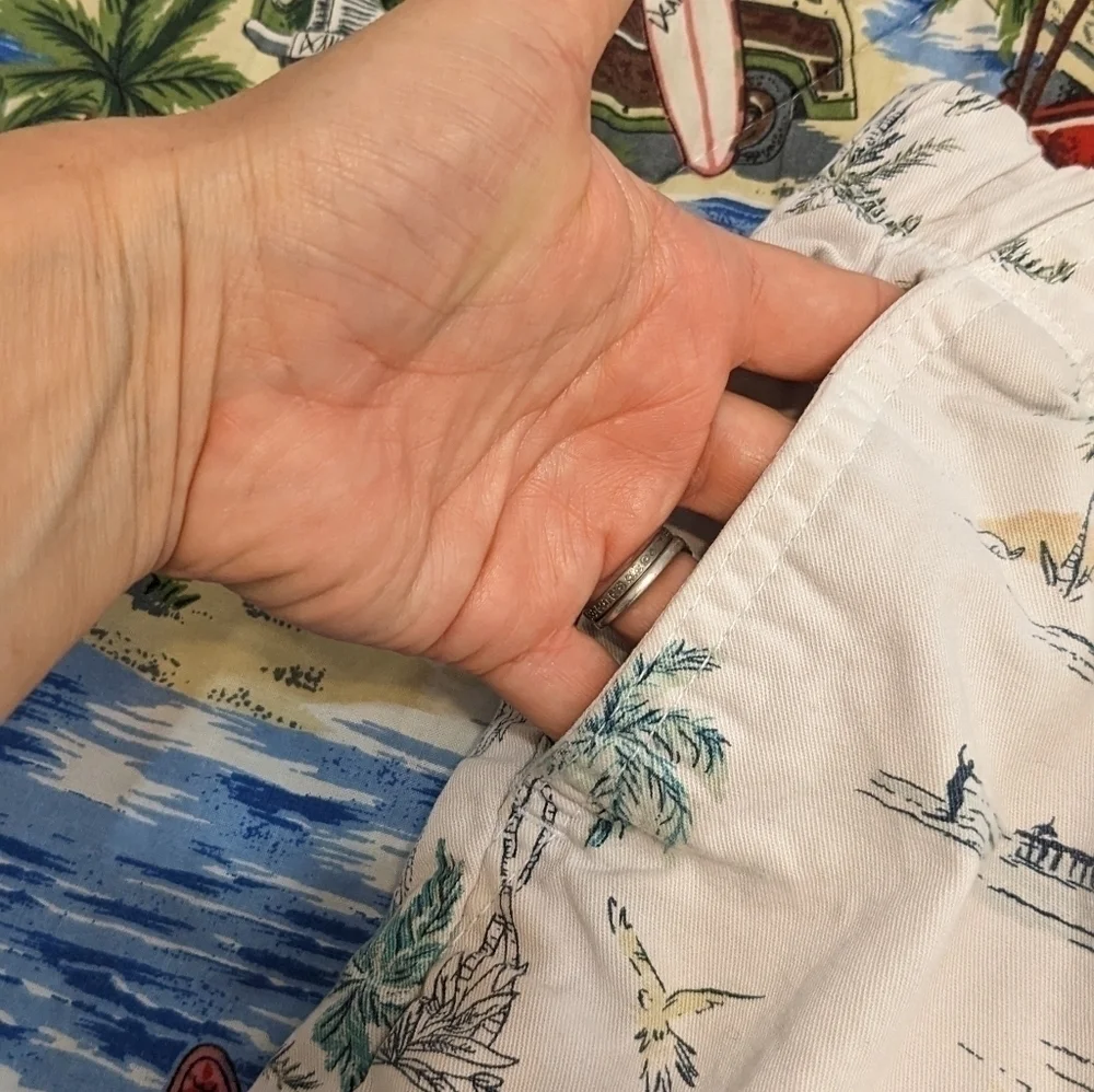 Old Navy flat front tropical beach print shorts size Large 10-12